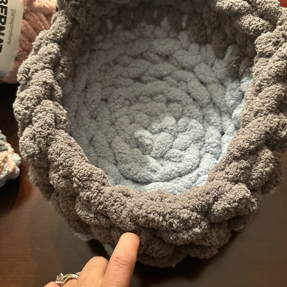 Hand knitting blankets , baby blanket’s dog beds , Cat beds and more